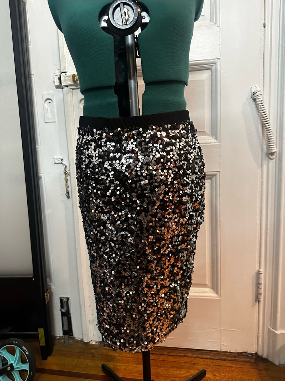 H&M Black Sequin Pencil Skirt